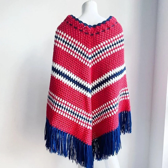 Vintage  Chunky Crochet Knit Red White And Blue Triangular Fringe Trim Poncho OS - Picture 3 of 4